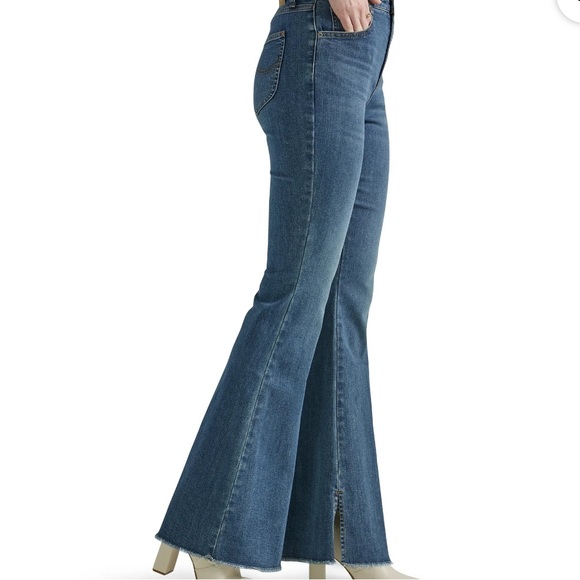 NWT✨ LEE women’s size 8 Heritage High Rise Flare jean with raw hem - Picture 2 of 8